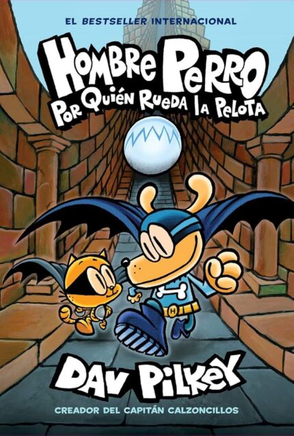 Portada del libro “Hombre Perro: Por quién rueda la pelota” de Dav Pilkey; Hombre Perro y Li’l Petey corren por un pasillo mientras una gran pelota blanca rueda detrás de ellos.